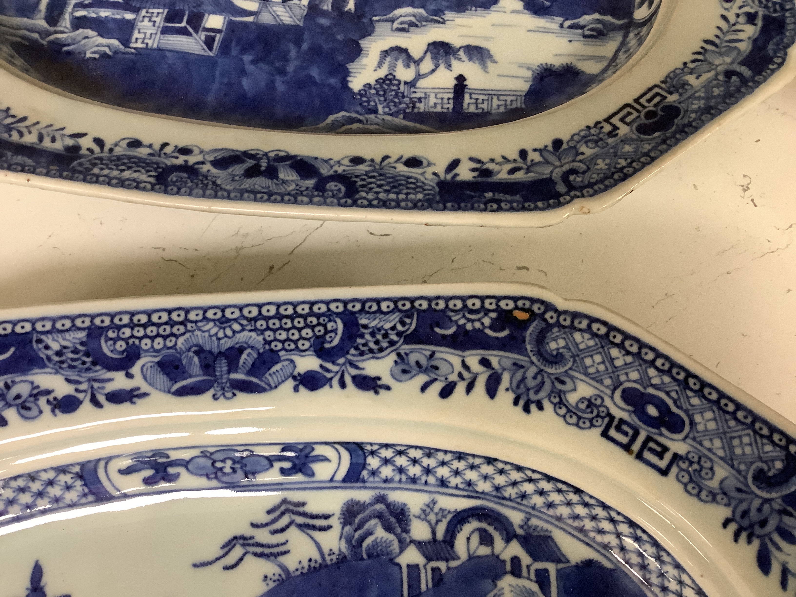 A pair of late 18th century Chinese export serving plates, 36cm